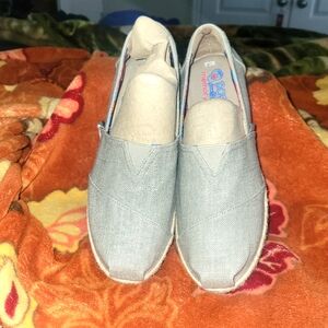 Bobs from Skechers NEW size 7.5 women's slip on taupe colored